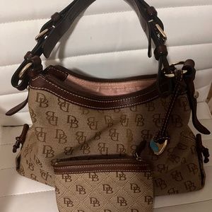 Authentic Dooney& Bourke Purse w/ wallet